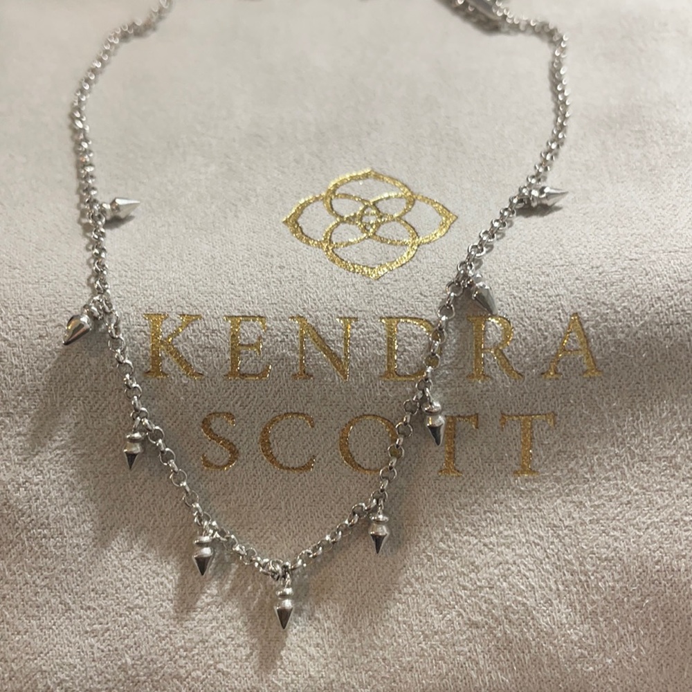Kendra Scott necklace